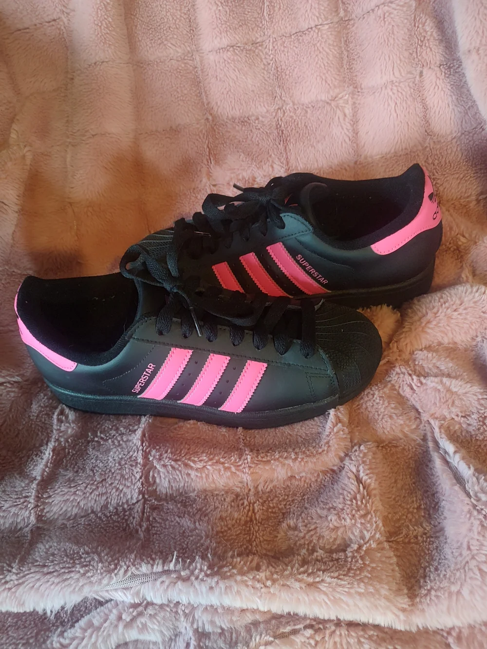 adidas bold superstar